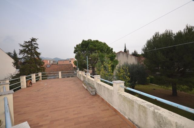 Vente DANS MAISON DE VILLAGE T3 PLAN DE CUQUES CENTRE VILLE A LA VENTE - TERRASSE 40m² - COUR/JARDIN PRIVATIF - GARAGE 40m² - POSSIBILITE EXTENSION