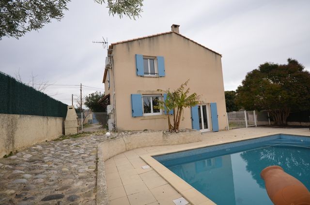 Vente VILLA T6 AUPS dans le haut-var A LA VENTE - AU CALME - 480m² DE TERRAIN AVEC PISCINE - GARAGE