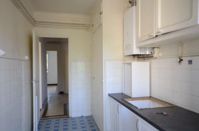 Vue de la cuisine vers le Hall d'entrée