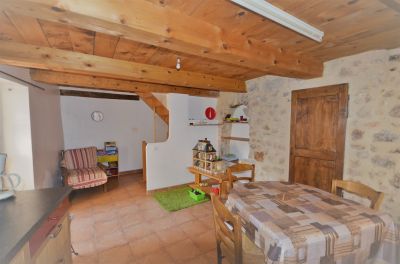 Vente Vente maison de village T4  sur 4 niveau avec cave voutée  à Aups