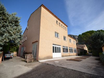 Vente LOCAL COMMERCIAL  MOUSTIERS SAINTE MARIE