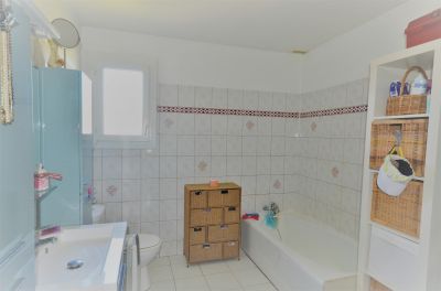 Vente VILLA T5 REGUSSE TRES AGREABLE VILLA T 5 DE PLAIN-PIED