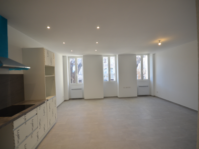Location APPARTEMENT T4 AUPS APPARTEMENT REFAIT A NEUF