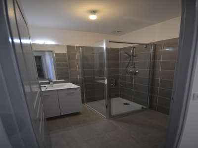Location APPARTEMENT T4 AUPS APPARTEMENT REFAIT A NEUF