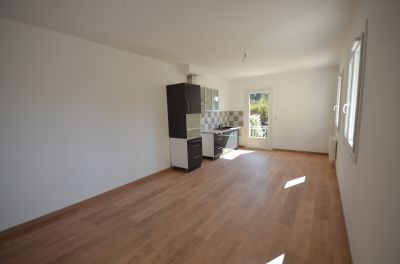 Location COQUETTE VILLA T2 IDEAL COUPLE A 2 PAS DU CENTRE DU VILLAGE AUPS
