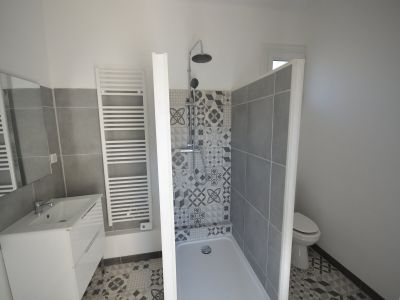 Location COQUETTE VILLA T2 IDEAL COUPLE A 2 PAS DU CENTRE DU VILLAGE AUPS