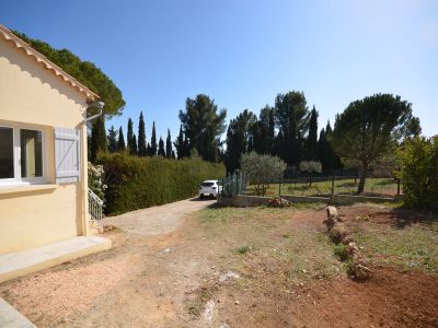 Location COQUETTE VILLA T2 IDEAL COUPLE A 2 PAS DU CENTRE DU VILLAGE AUPS