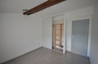Location APPARTEMENT T3 REFAIT A NEUF AUPS