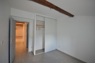Location APPARTEMENT T3 REFAIT A NEUF AUPS