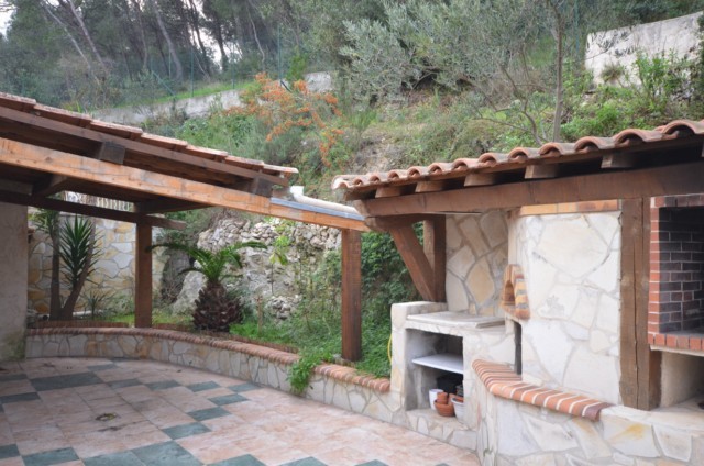 Location VILLA T4 CHATEAU GOMBERT LES MOURETS   600m² DE TERRAIN - TERRASSE - GARAGE 
