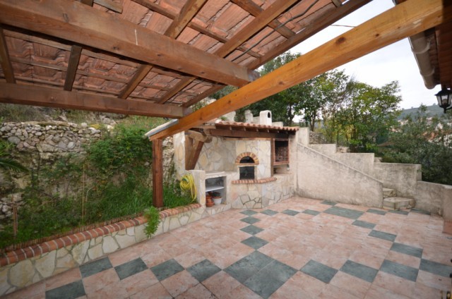 Location VILLA T4 CHATEAU GOMBERT LES MOURETS   600m² DE TERRAIN - TERRASSE - GARAGE 