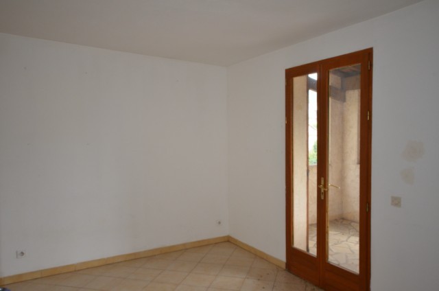 Location VILLA T4 CHATEAU GOMBERT LES MOURETS   600m² DE TERRAIN - TERRASSE - GARAGE 