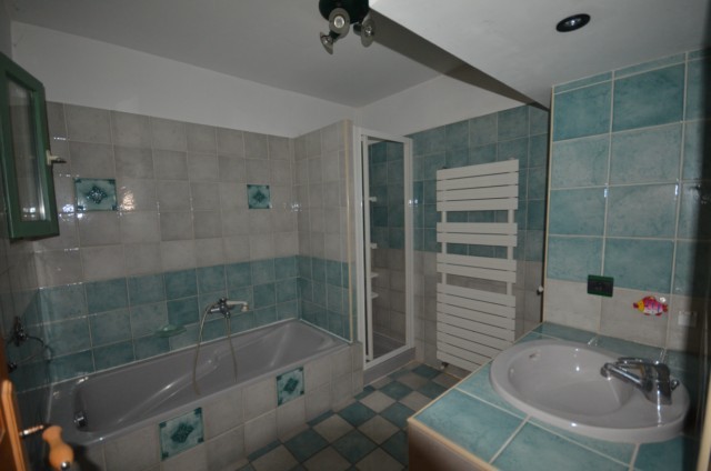 Location VILLA T4 CHATEAU GOMBERT LES MOURETS   600m² DE TERRAIN - TERRASSE - GARAGE 
