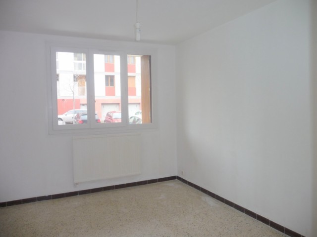 Location Appartement T2 MARSEILLE 13EME ST MITRE A LOUER -  RESIDENCE FERMEE - PROCHE TOUTES COMMODITES